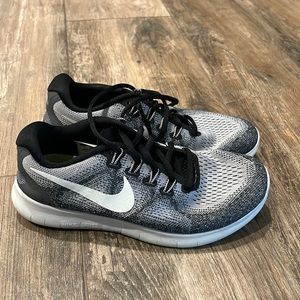 Used women’s Nike sneakers size 7